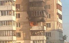 Обломки российской ракеты повредили многоэтажку в Киеве
