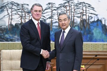 Дэвид Пердью и Ван И