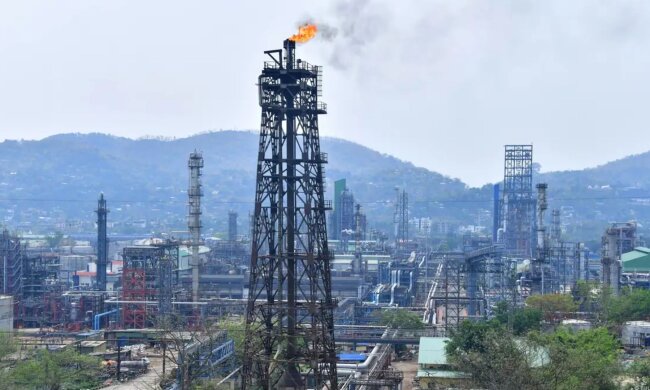 НПЗ в Індії / BIJU BORO/AFP