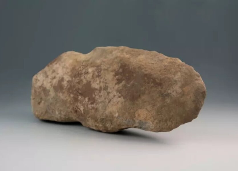 каменный топор