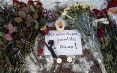 цветы у посольства Франции в Украине