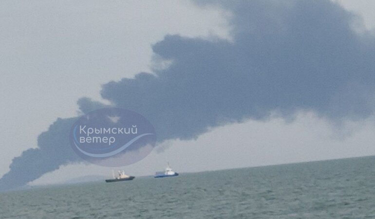 У російському порту "Кавказ" стався вибух на поромі з пальним: відео