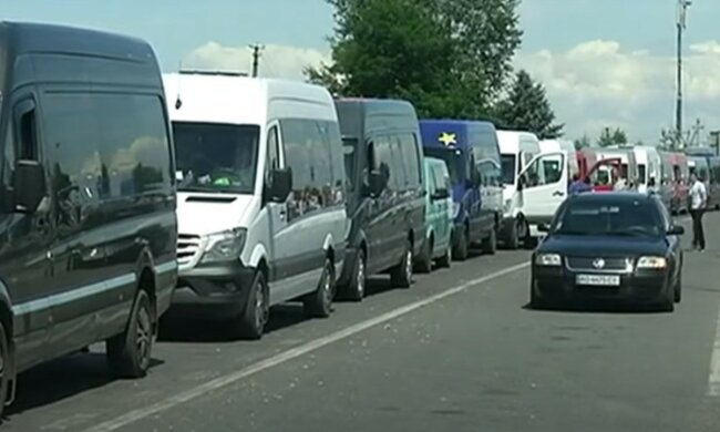 На границе Украины и Венгрии образовалась огромная пробка