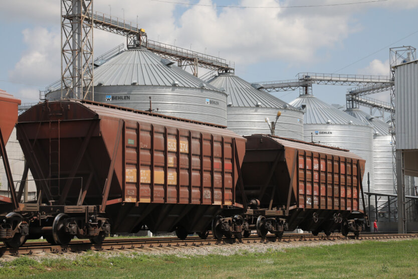 В Украине бизнес имеет более 12 тысяч вагонов-зерновозов