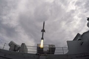 Ракеты Sea Sparrow, военная помощь США