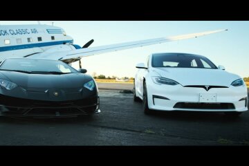 Tesla Model S и Lamborghini Aventador, сревнование, кто сильнее