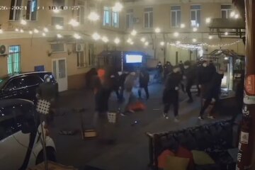 нападение на бар "Хвильовий", Киев