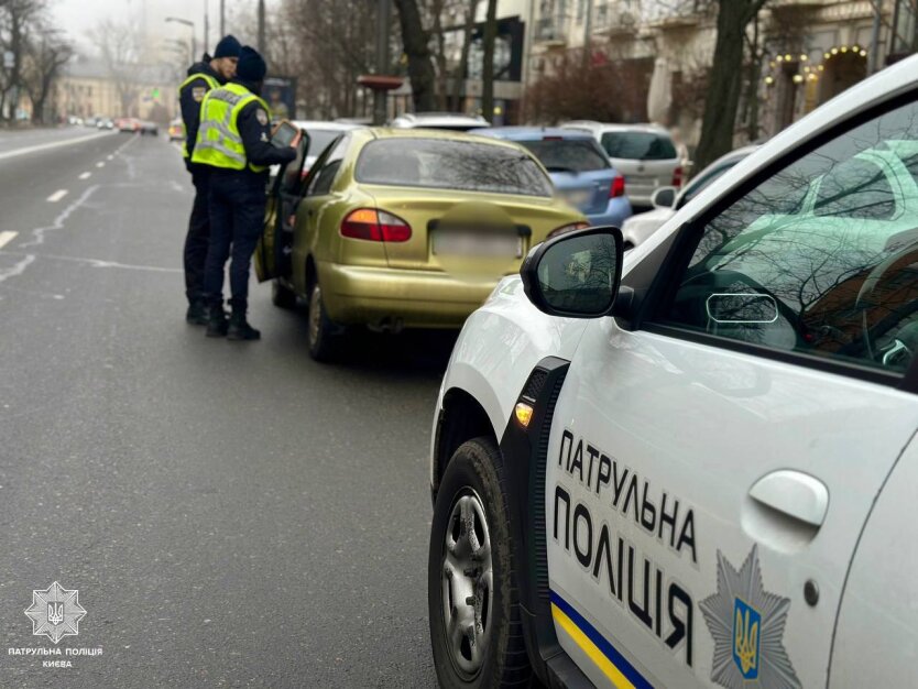 Зупинка авто в Україні / Фото: патрульна поліція