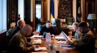 В небе над Украиной зафиксировали неожиданных "гостей": Зеленский провел срочное совещание