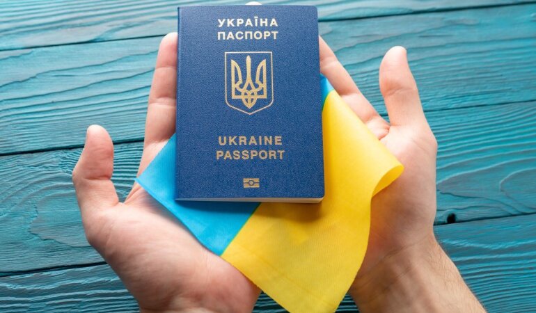 Український закордонний паспорт / Фото: stock.adobe.com
