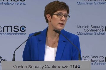 Аннегрет Крамп-Карренбауэр министр обороны Германии