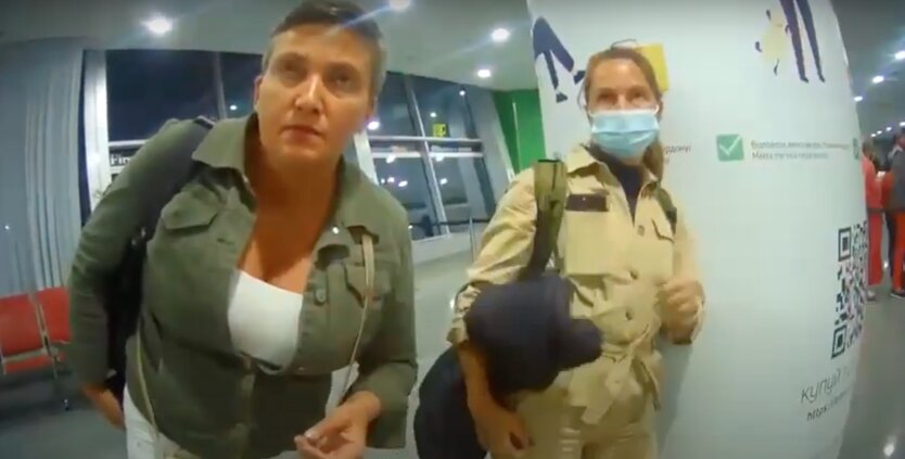 Надежда и Вера Савченко в аэропорту "Борисполь"