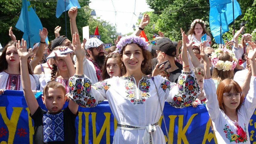 Картинки по запросу украинцы в вышиванках