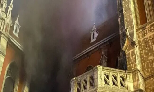 В Киеве загорелся костел святого Николая