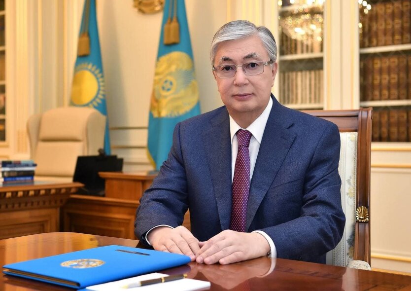 Президент Казахстана Касым-Жомарт Токаев в офисе