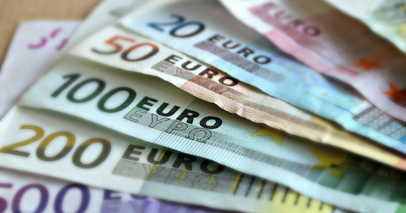 Доля валютных сделок по евро в Украине растет