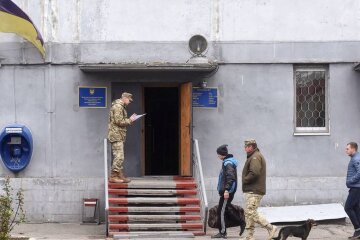 Запрет на выезд для мужчин погрузит Украину в коррупционный и бюрократический хаос