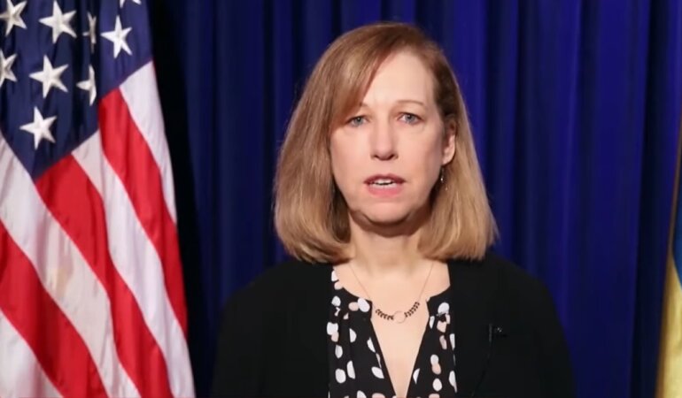 Кристина Квин, Россия, Украина