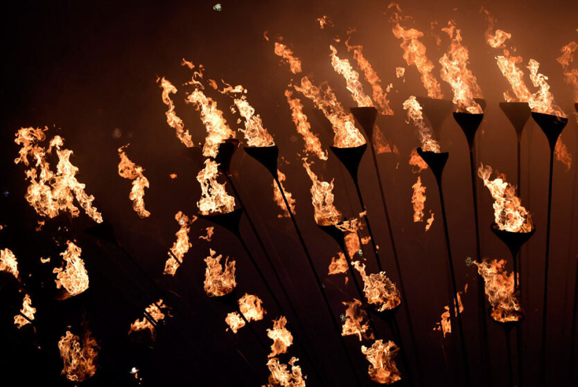 Затухание Олимпийского огня во время церемонии закрытия лондонской Олимпиады. 