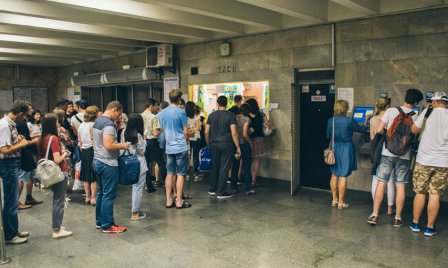 Очереди в метро Киева