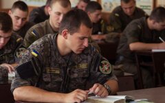 военные за партами