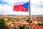 Чехия меняет правила для украинских беженцев: что будет с жильем и выплатами