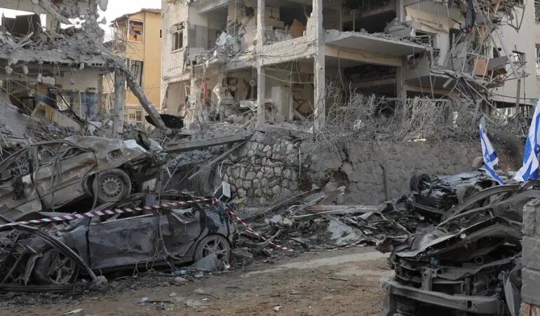 Руйнування внаслідок ударів Ірану на околицях Тель-Авіву