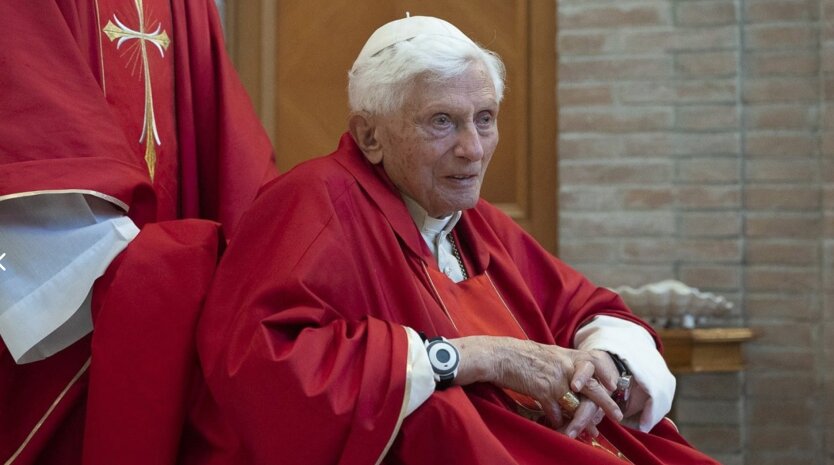 Папа Римский Бенедикт XVI умер, умер папа римский Йозеф Ратцингер