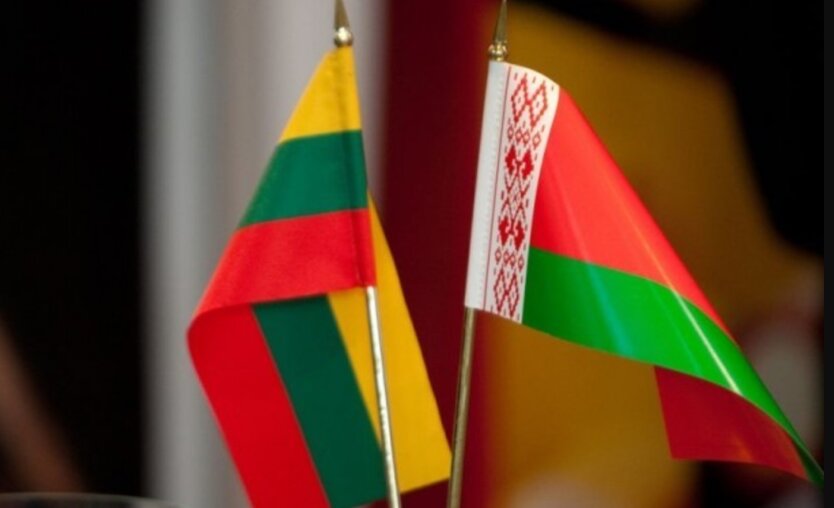Флаги Беларуси и Литвы