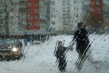 Сніг із дощем в Україні