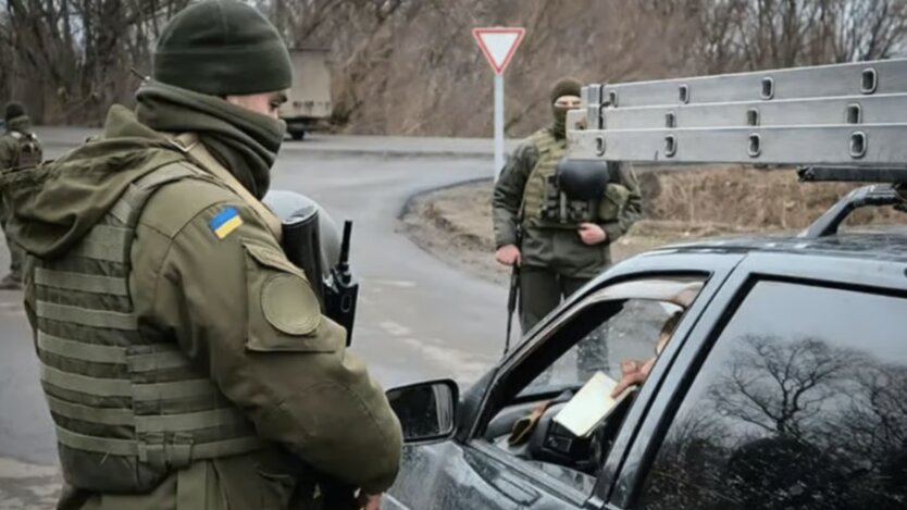 Проверка документов на блокпостах / Фото: Генштаб ВСУ