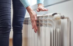 Слив воды в домах/ Фото Depositphotos