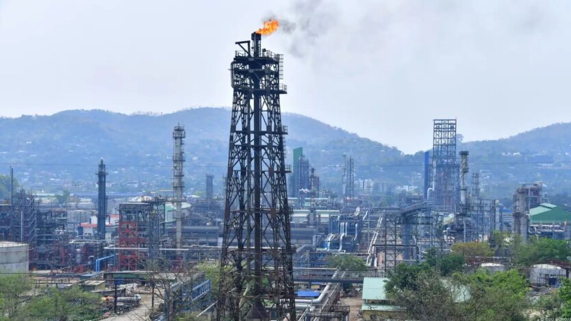 НПЗ в Індії / BIJU BORO/AFP