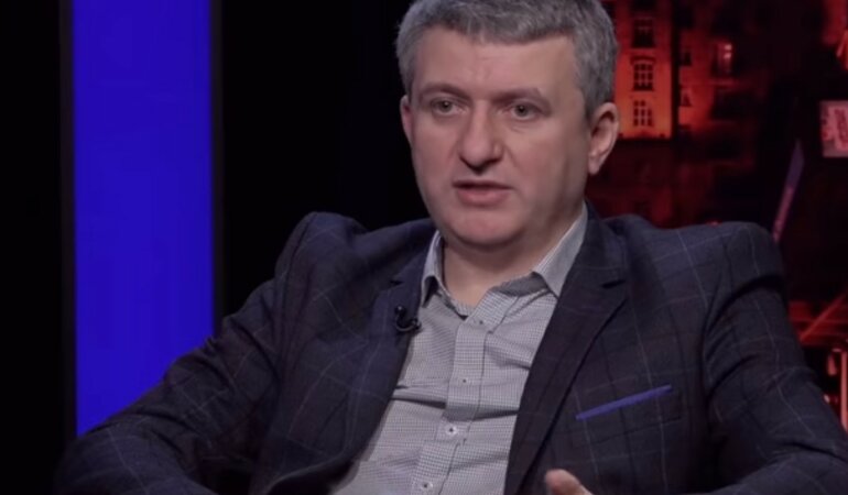 политолог Юрий Романенко