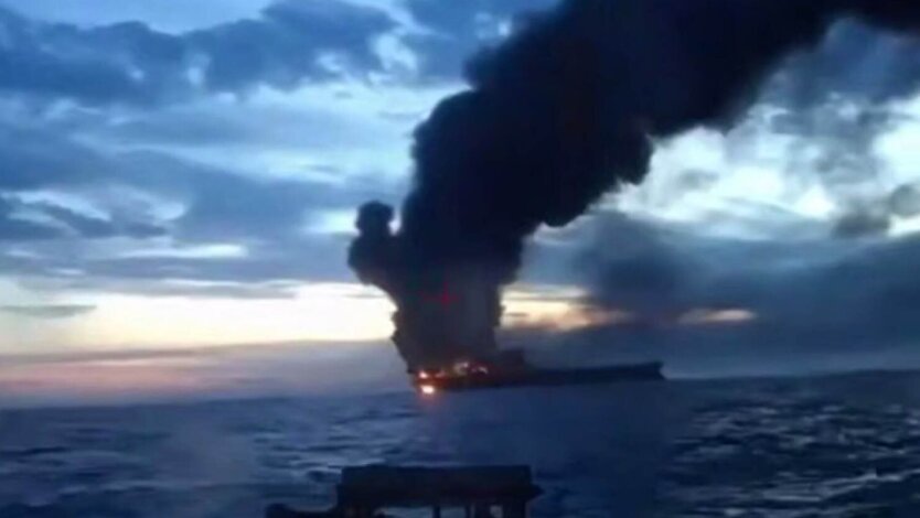 Танкер теневого флота РФ после атаки