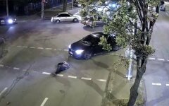 В Киеве водитель сбил женщину на "зебре": видео момента ДТП