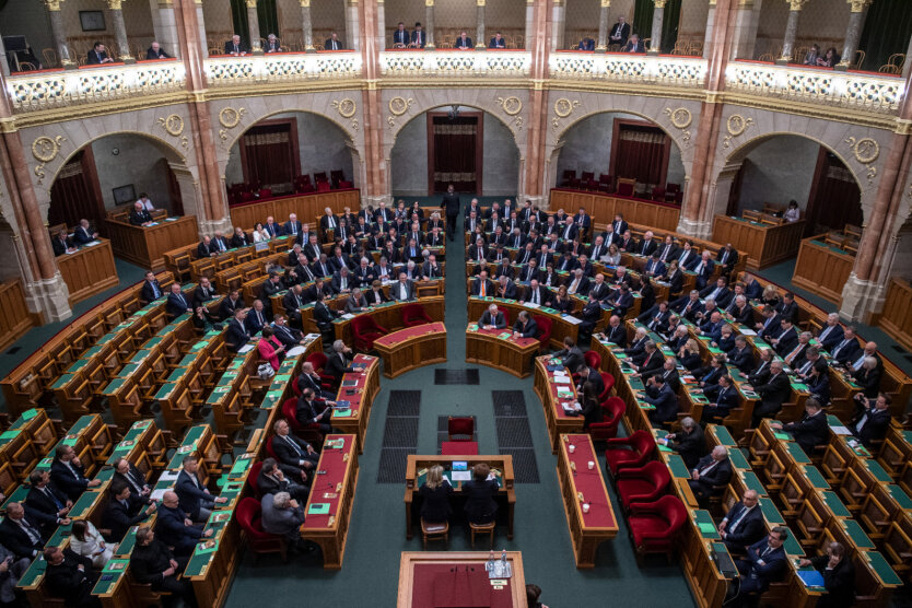 Перед летними каникулами на следующей неделе должна пройти трехдневная сессия парламента Венгрии