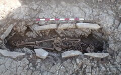 Доисторическое захоронение нашли прямо у стен школы