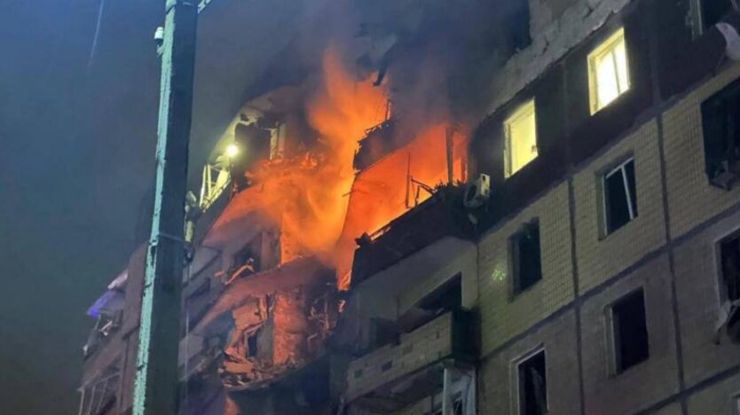 Россия ударила по жилой многоэтажке в Кривом Роге, есть погибшие
