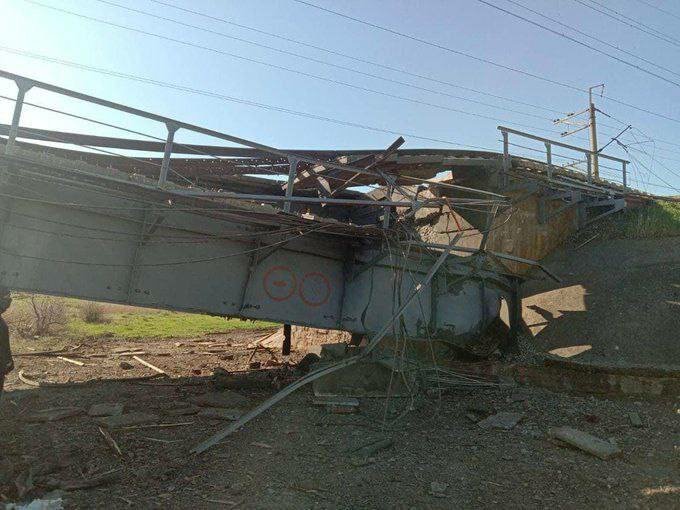 Разрушен железнодорожный мост в Крым