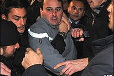 091213204835_berlusconi_attacker_226