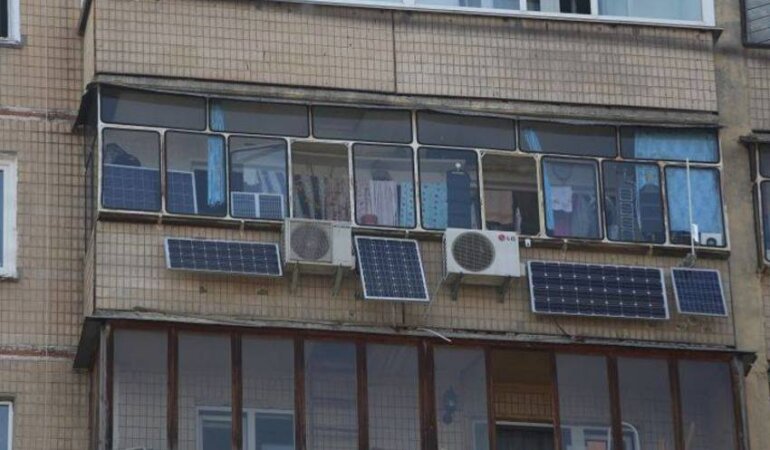 solnechnyie-batarei-na-balkone