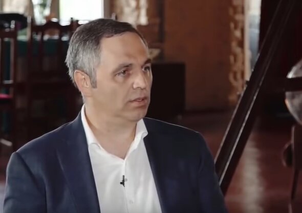 Портнов