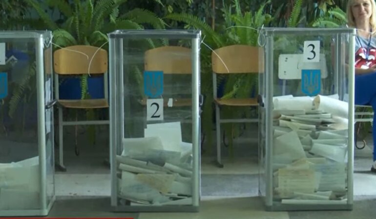 Местные выборы в Украине, приложения "Дия", бумажный паспорт