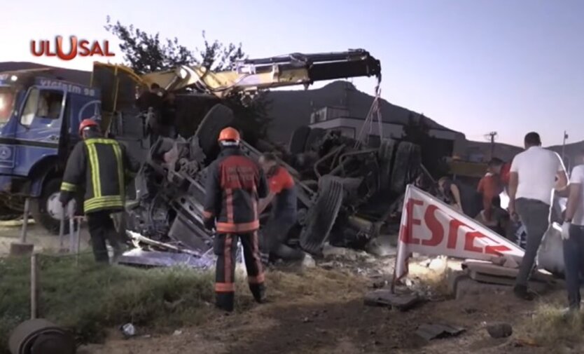Трагедія в Туреччині, ДТП, вантажівка влетіла в натовп
