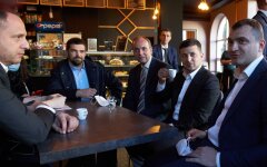 Президент Владимир Зеленский в кафе, зеленский штраф