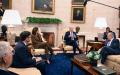 Джо Байден із лідерами Конгресу