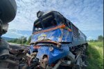 Пассажирский поезд столкнулся с фурой на Закарпатье: есть пострадавшие
