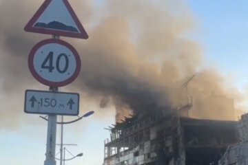 У Луганську пролунали потужні вибухи: відео