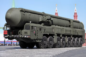 Российское ядерное оружие на фоне Крмеля
